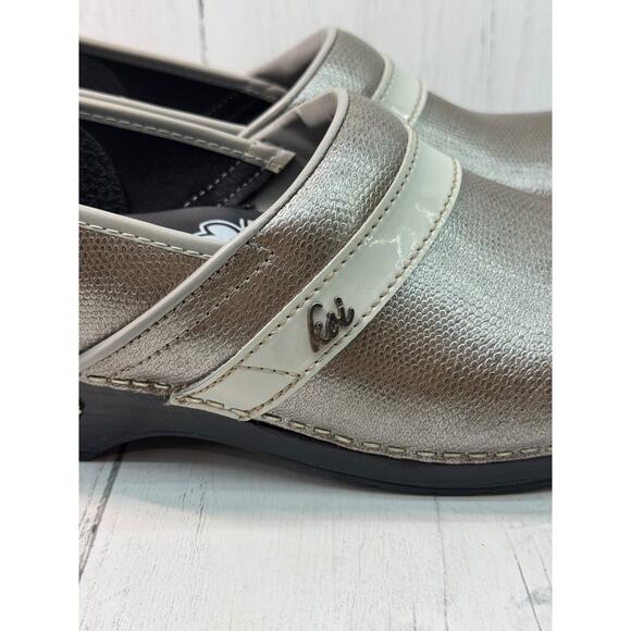 Sanita Koi Kora Embossed Leather Pewter Clogs EU 41 US 10 NEW Work Nurse Comfort - Picture 3 of 8
